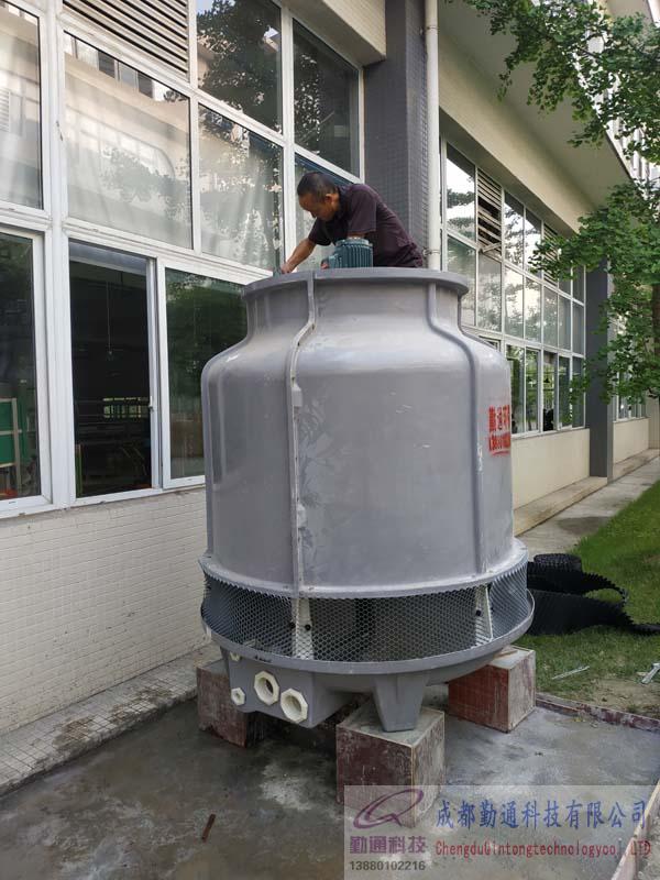 温江40T冷却塔安装现场-订购单位：成都品胜电子有限公司