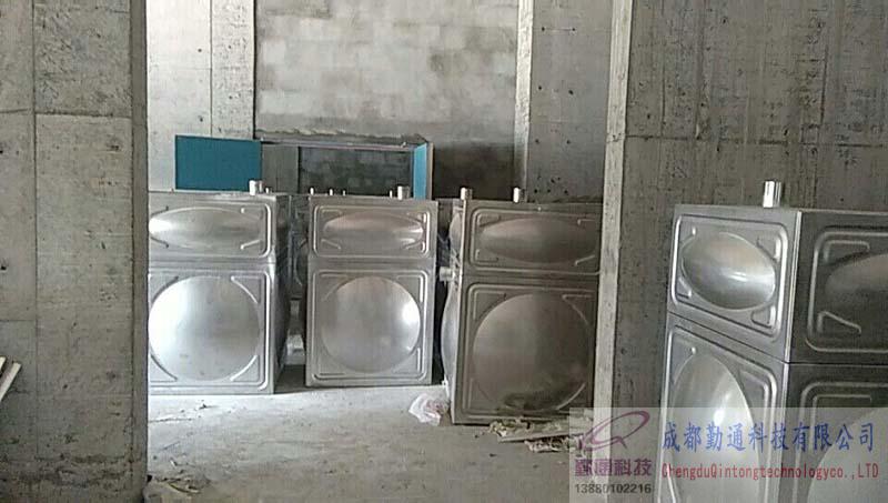巴中88台1.5立方不锈钢水箱安装现场，订购单位：成都建工