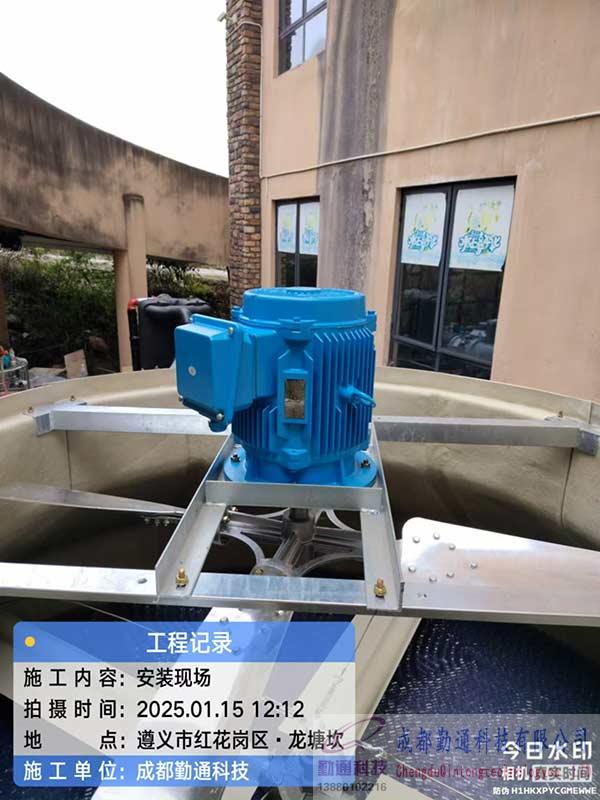 贵州遵义200T 圆形玻璃钢冷却塔安装现场