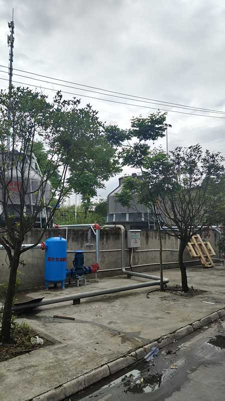 四川成都双流双冷却塔循环系统安装现场