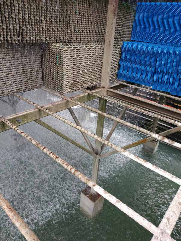 形逆流冷却塔内部运行情况 方形逆流冷却塔内部运行核心是&ldquo;热水下落、冷空气上升&rdquo;的逆向接触换热，依托各部件协同工作，实现循环水降温，全程流程连贯、高效稳定，具体如下